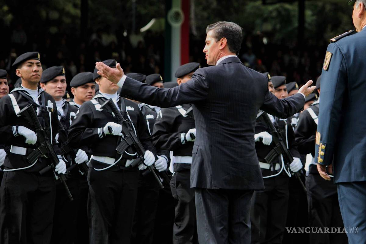 Peña Nieto recibe reconocimiento del Estado Mayor Presidencial