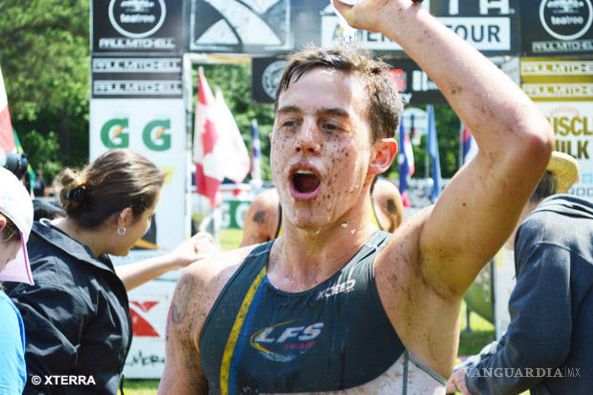 Mexicano hace historia y consigue el campeonato mundial XTerra en Hawaii