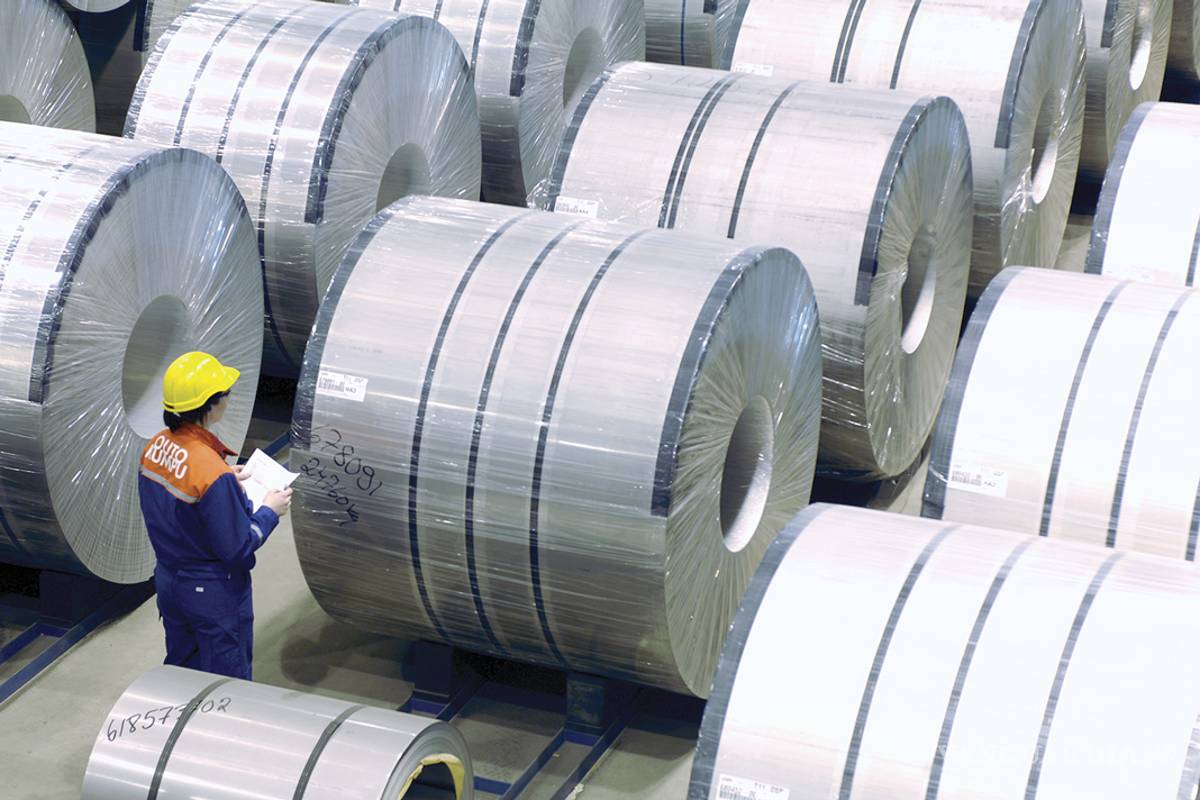 Aranceles debilitan competitividad de la región, coinciden expertos