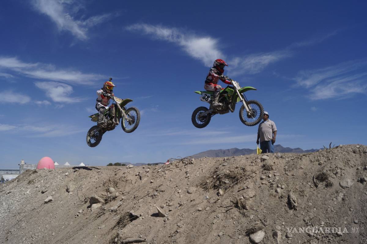 Pilotos saltillenses conquistan ‘Los petroglifos’