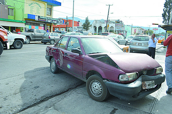 Cumbiero ocasiona carambola en Centro de Saltillo