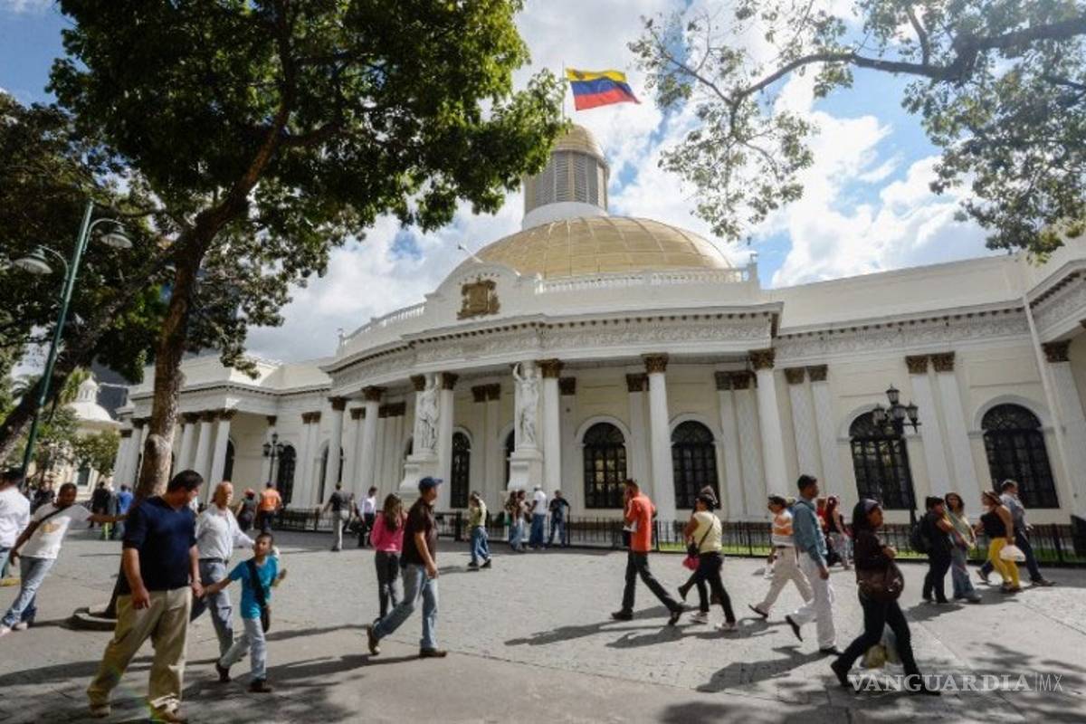En medio de tensión, jura la nueva Asamblea Nacional de Venezuela con mayoría opositora
