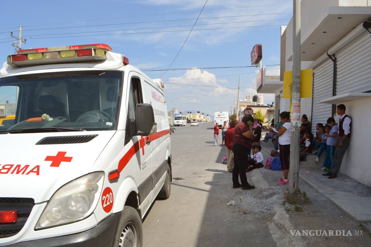 Choca en Saltillo transporte escolar; cinco niños sufren heridas leves