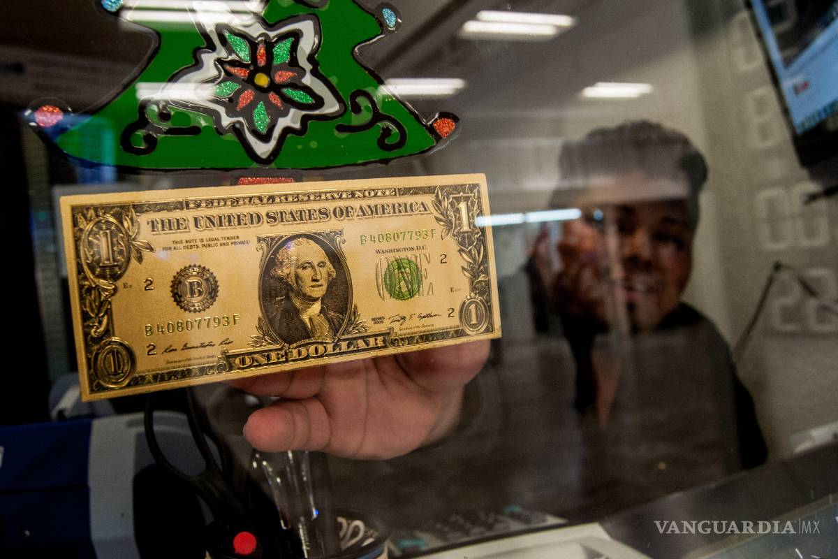 El dólar supera los 18 pesos, nuevo récord histórico