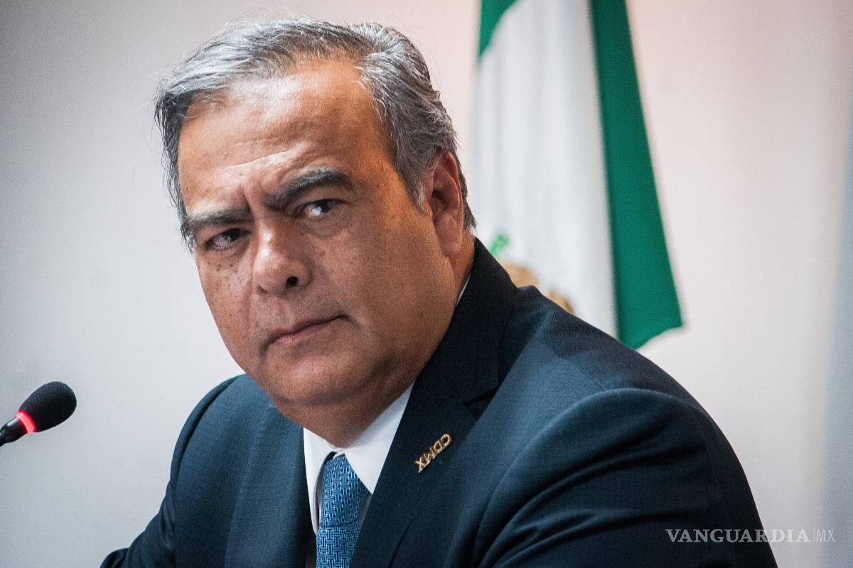 Fiscalía de la CDMX pide a EU extradición de Collins; lo investigan por uso ilegal de atribuciones