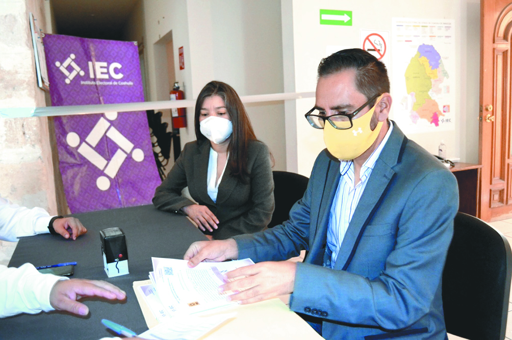 Miembro de la comunidad LGBT se registra para diputado en Coahuila