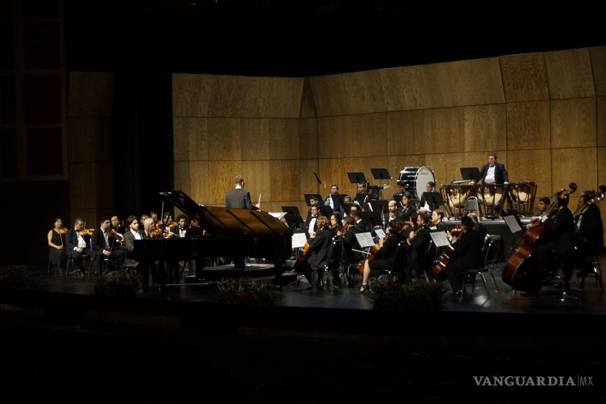 Orquesta Filarmónica del Desierto ofrece magistral concierto… a un teatro vacío