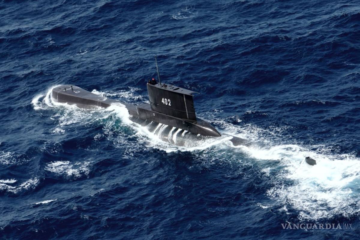 Buscan en Indonesia un submarino desaparecido con 53 tripulantes a bordo