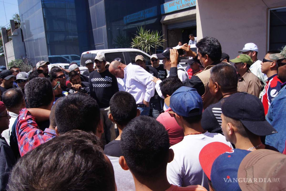 Trabajadores de Aleris y FASEMEX protestan en la Junta de Conciliación y Arbitraje de Monclova