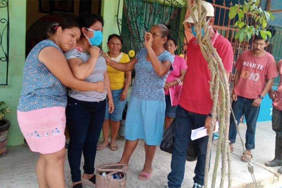 Acusan a familia de tener COVID-19 y la corren a punta de pistola de su casa