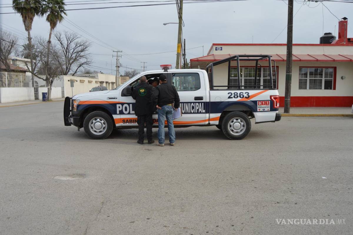 Evidencia en Facebook a policía de Sabinas extorsionadora... y la dan de baja (video)