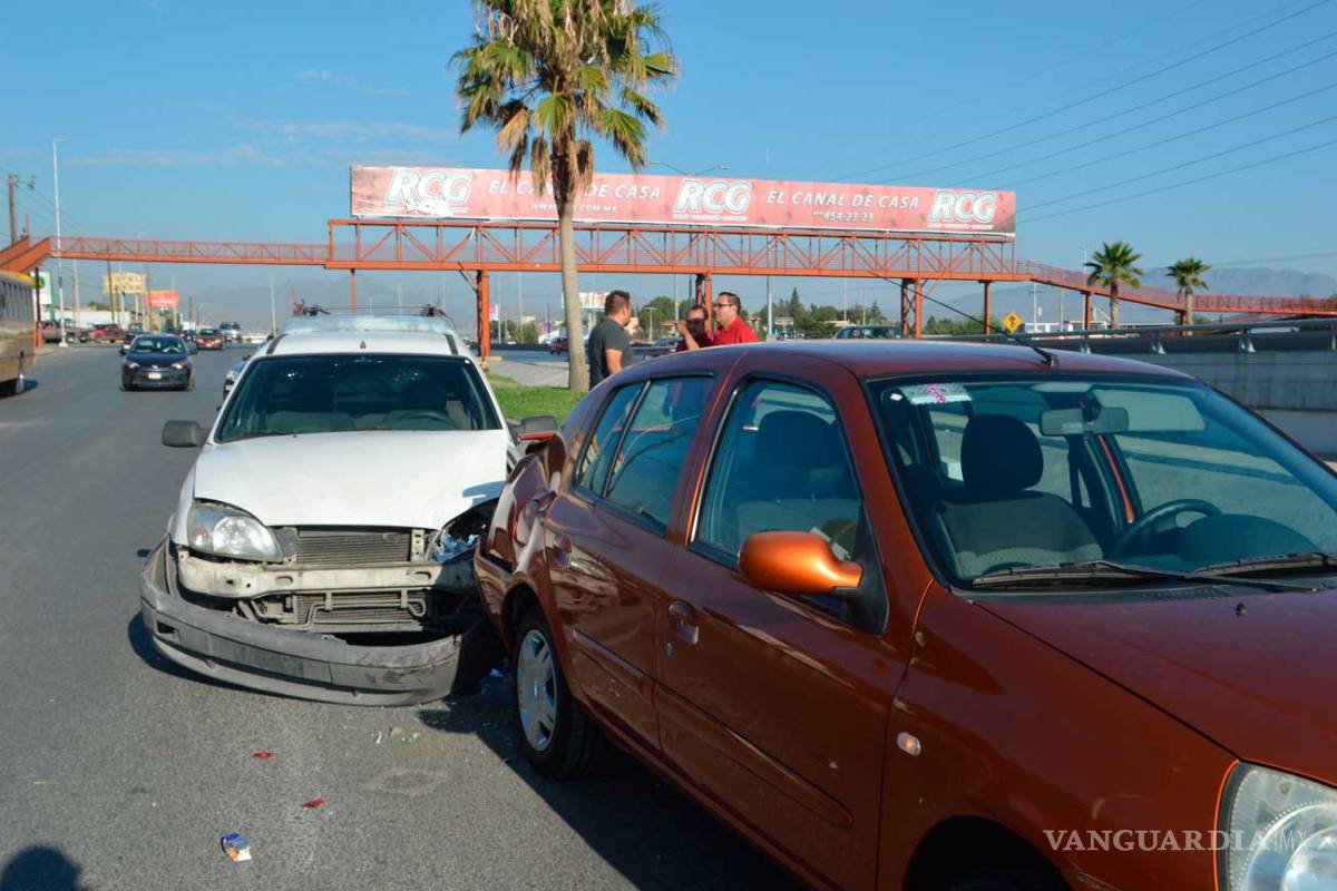 Muere prensado después de chocar por alcance su auto en bulevar de Saltillo