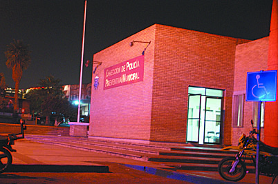 Por celos golpea a su esposa