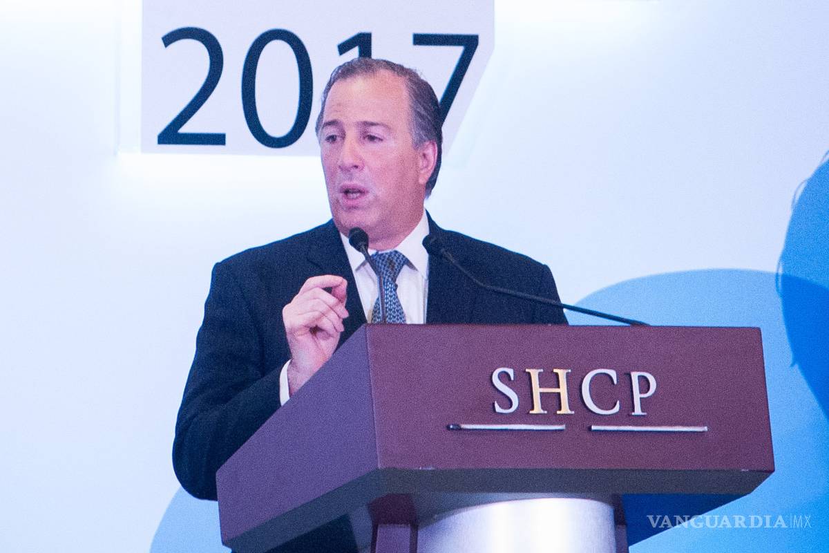 Avanza México en consolidación de política de salarios: SHCP