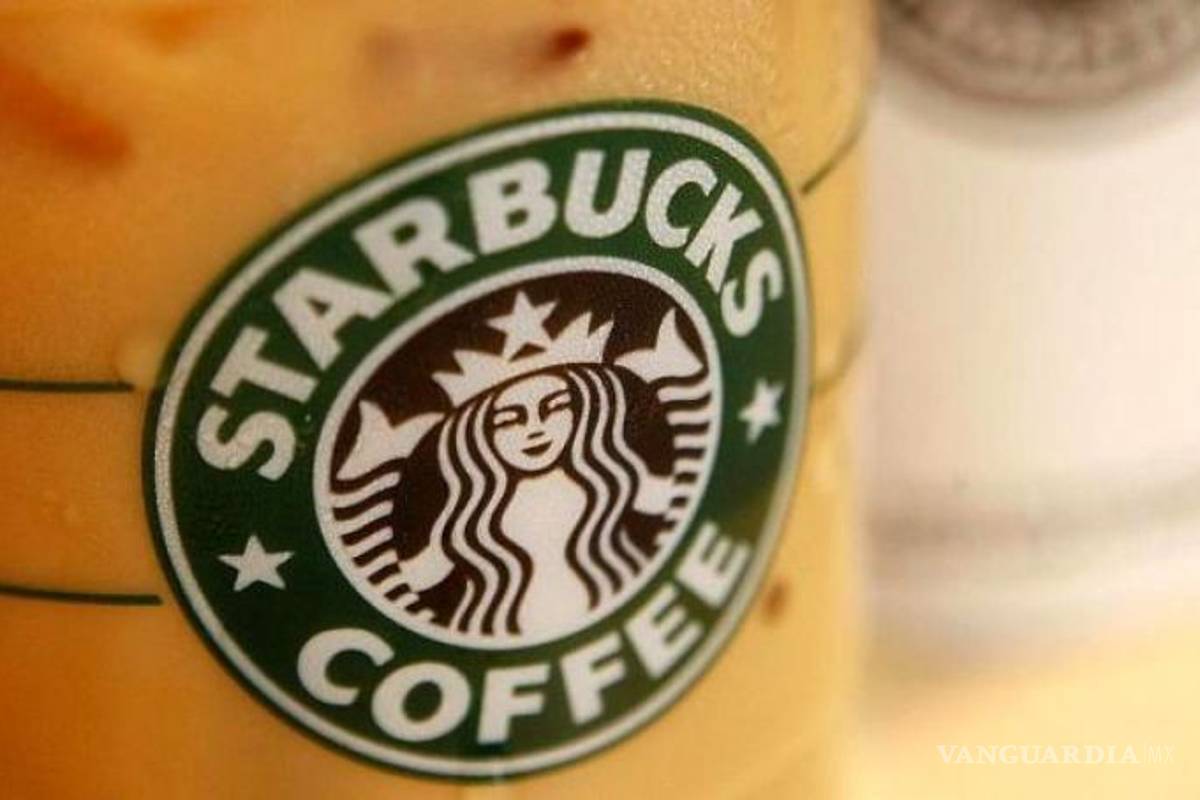 Fans de Trump piden boicotear a Starbucks por contratar a refugiados