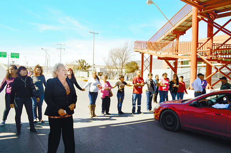 Se manifiestan frente a Centro de Justicia Penal de Saltillo