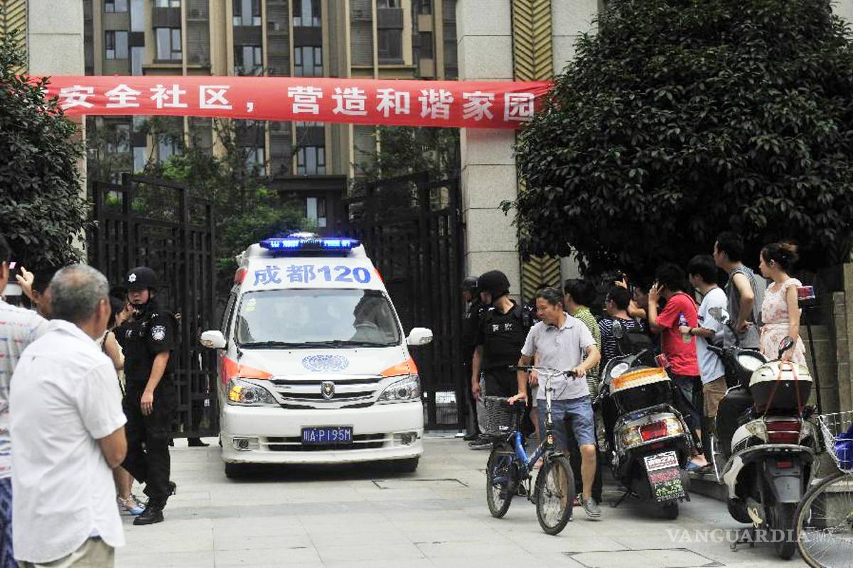 China: Atropelló, golpeó y remató a su ex esposa y a su amante (video)