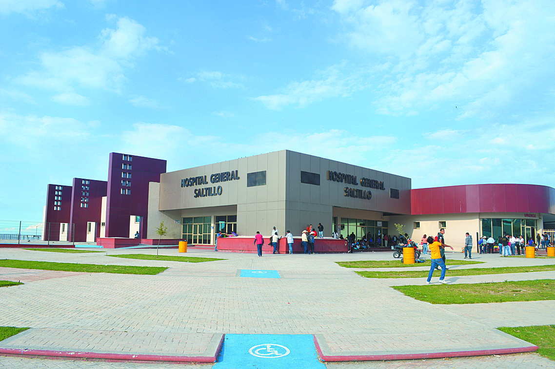 Lanzan a mujer de un tráiler en movimiento en carretera Saltillo-Monterrey