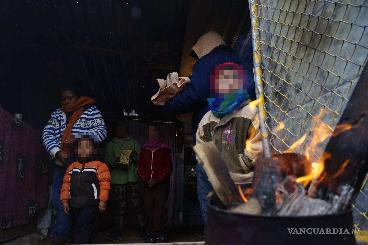 Aunque el frío cale hasta los huesos, familias saltillenses no se van de tejabanes por miedo a robos