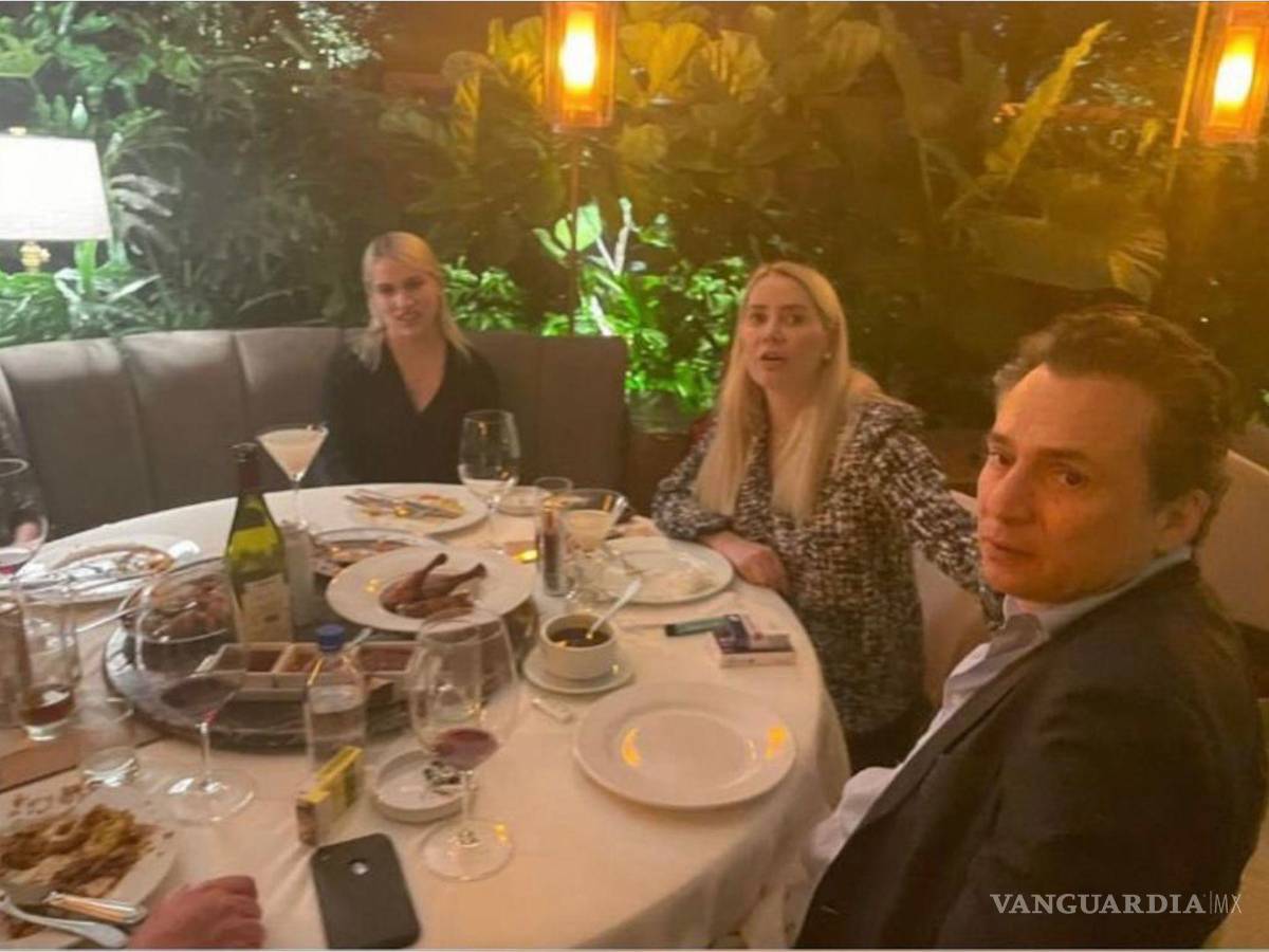 $!Emilio Lozoya Austin fue captado en un restaurante de la colonia Lomas de Chapultepec.