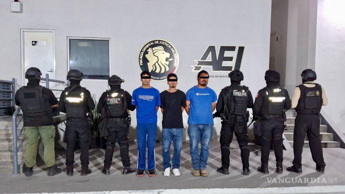 Detienen a tres hombres en compañía de un menor en posesión de drogas en Monterrey