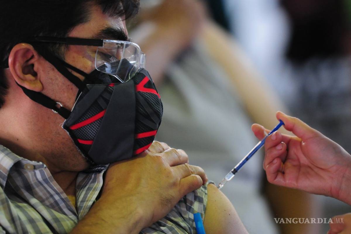 Vacuna CanSino, aplicada a maestros en México, pierde efectividad en seis meses