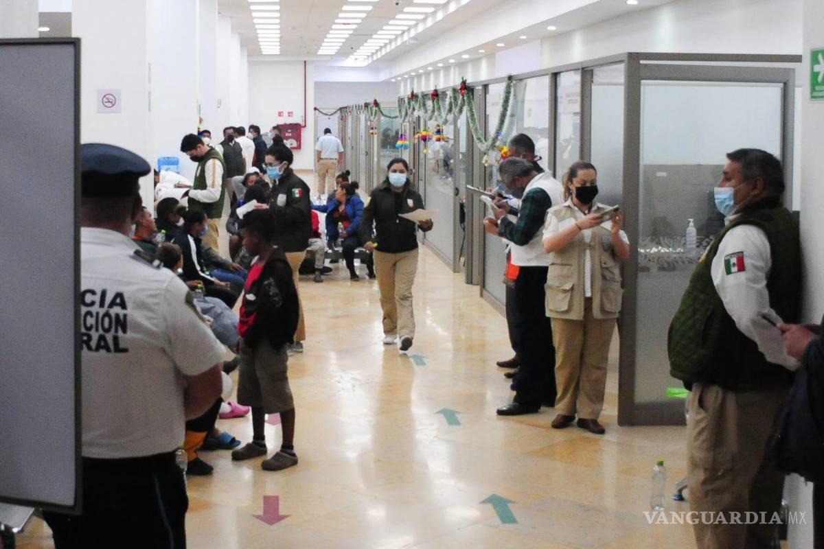 Denuncian por corrupción a 105 agentes migratorios en México