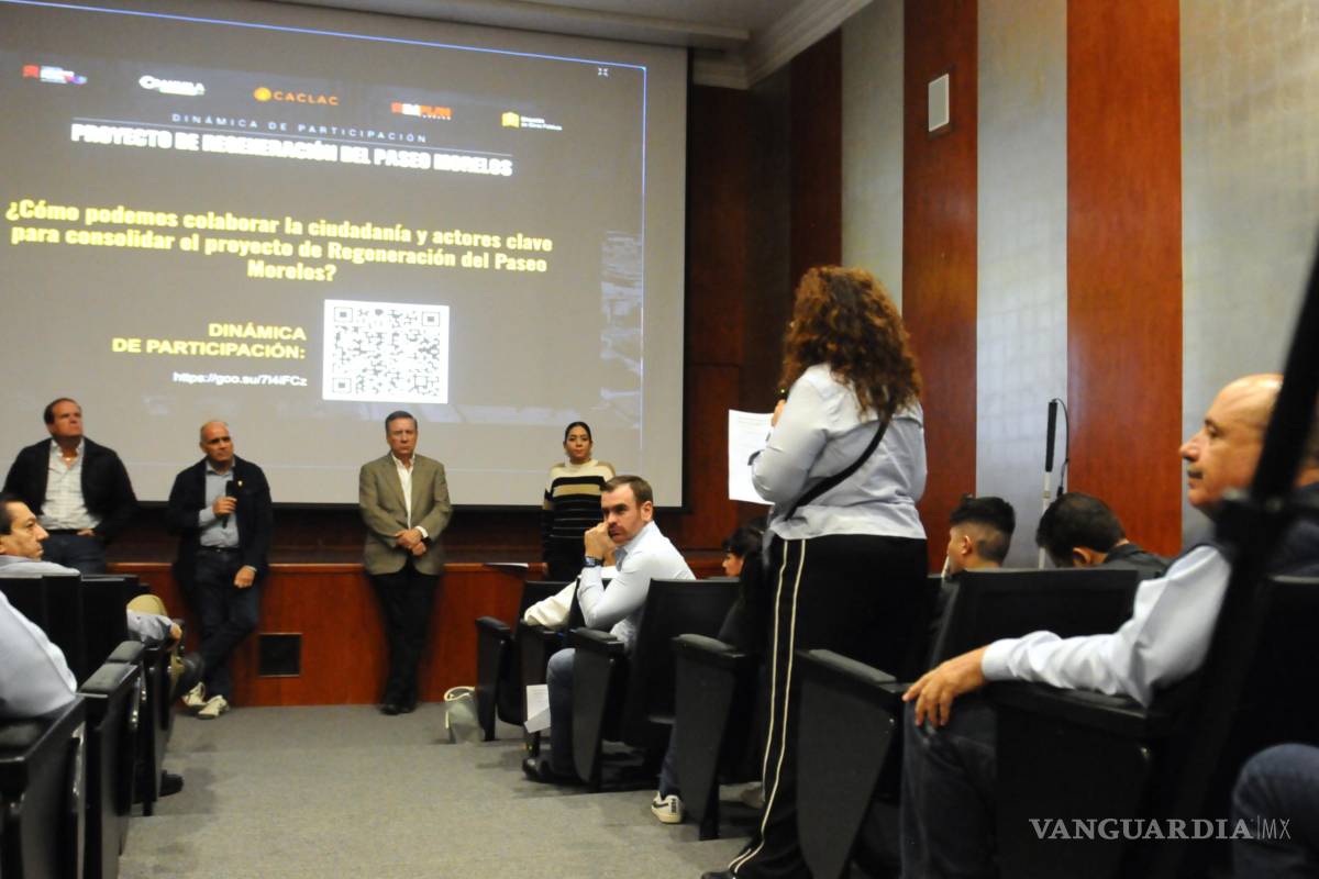 $!Asistentes dialogan con autoridades sobre movilidad, accesibilidad y preservación arquitectónica del corredor.