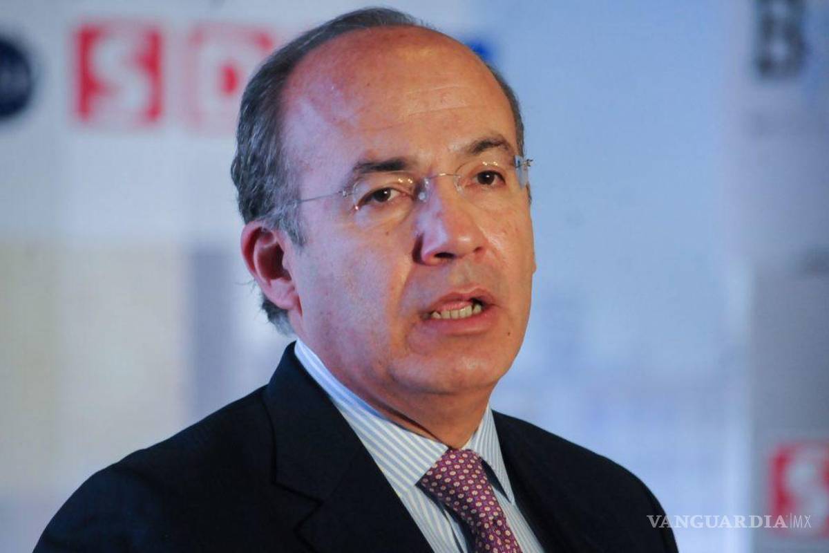 Que alguien le explique: usuarios tunden a Felipe Calderón por no poder imprimir certificado de vacunación