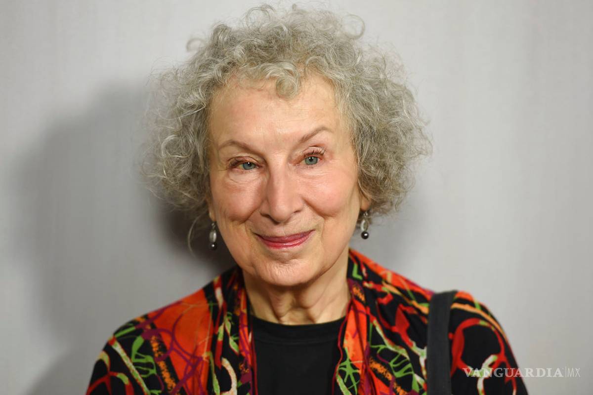 Atwood prepara secuela de “El cuento de la criada”