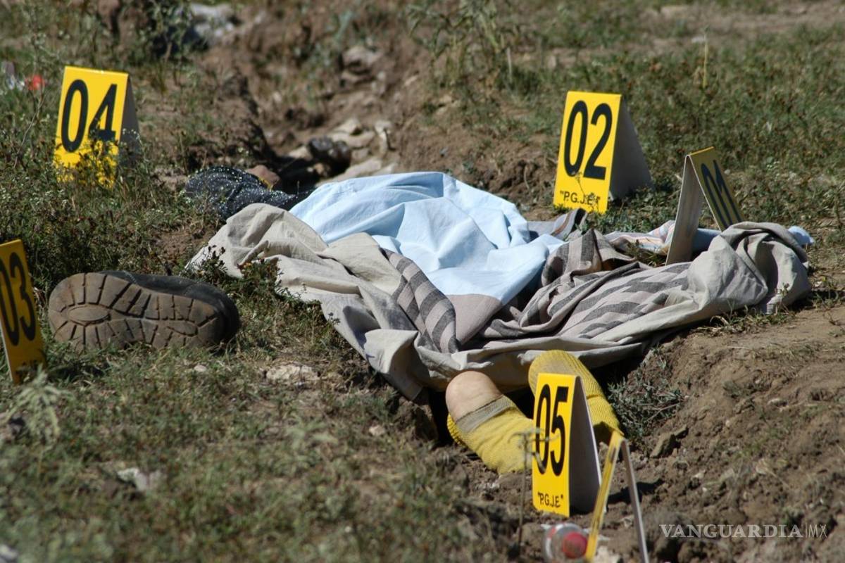 Asesinan a tres hombres en periferia de Monterrey