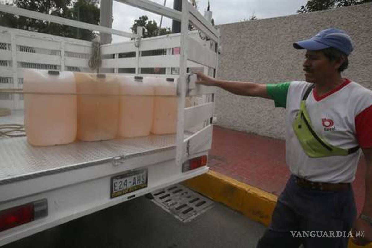 Denuncian venta ilegal de gasolina