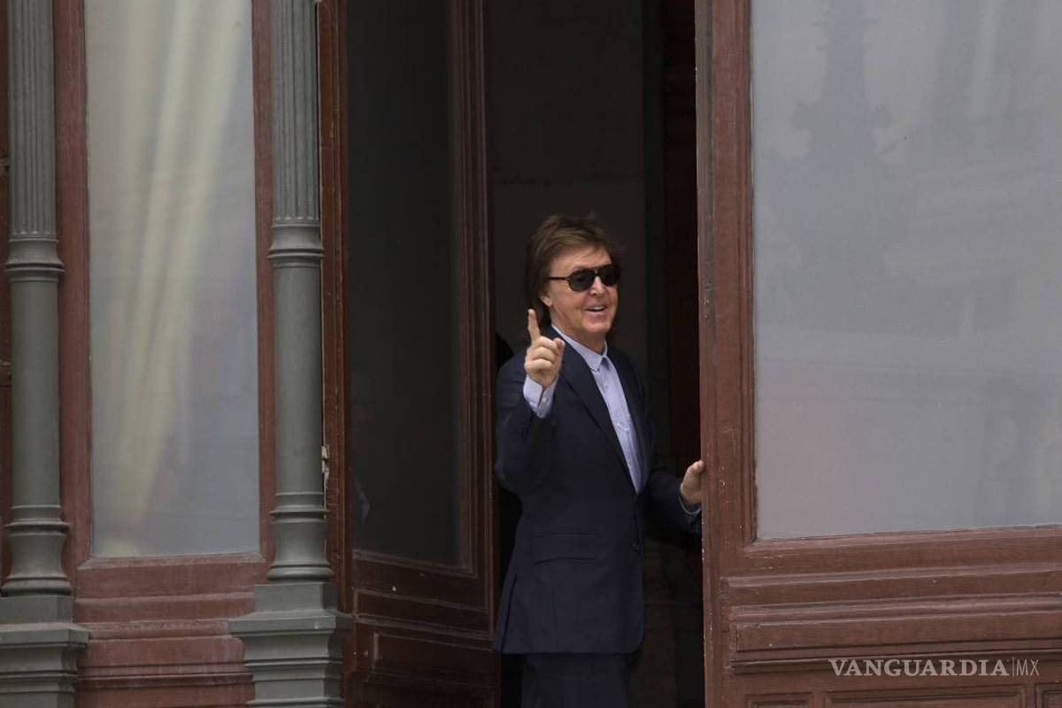 George Martin fue &quot;un segundo padre&quot; para mi: Paul McCartney