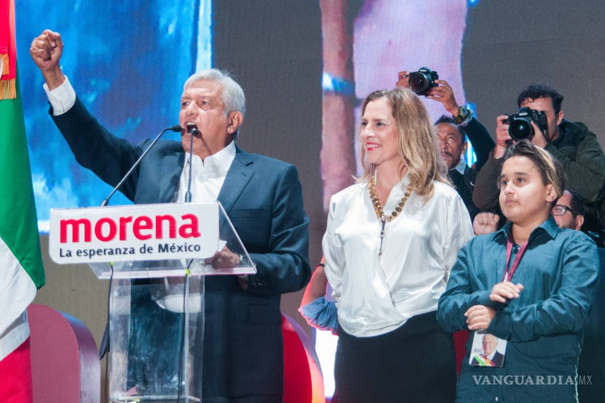 Grupos civiles condenan ataques y discriminación contra hijo menor de AMLO en redes sociales