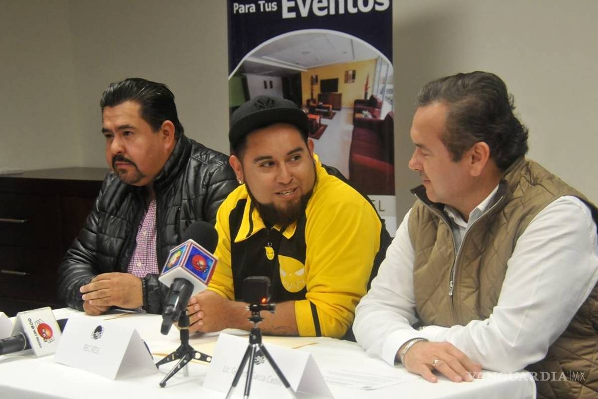 Joven de Monclova busca el record guinness improvisando rap por más de 24 horas