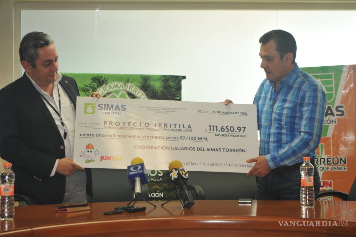 Simas Torreón entrega 111 mil pesos al programa Irritila