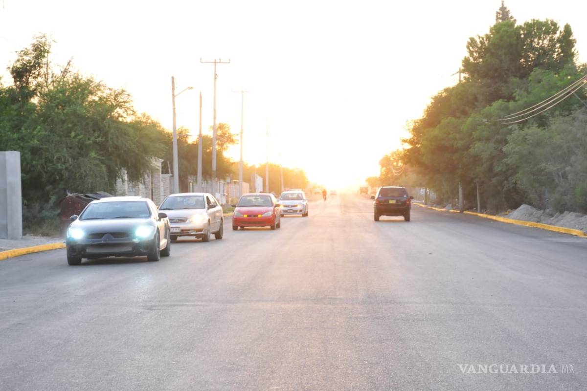 Instalan torres de alumbrado al norte de Monclova