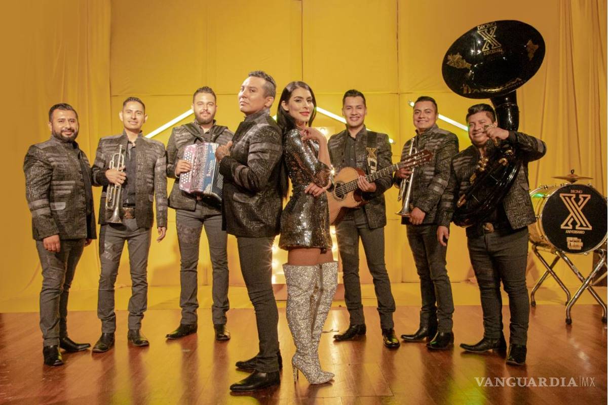 $!¡Ya se armó la machaca! María León salta de la cumbia a la banda y lanza 'Pedir Permiso'