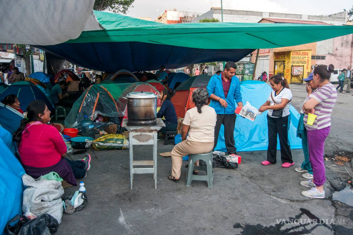 La CNTE retira plantón que mantenía frente a la Segob