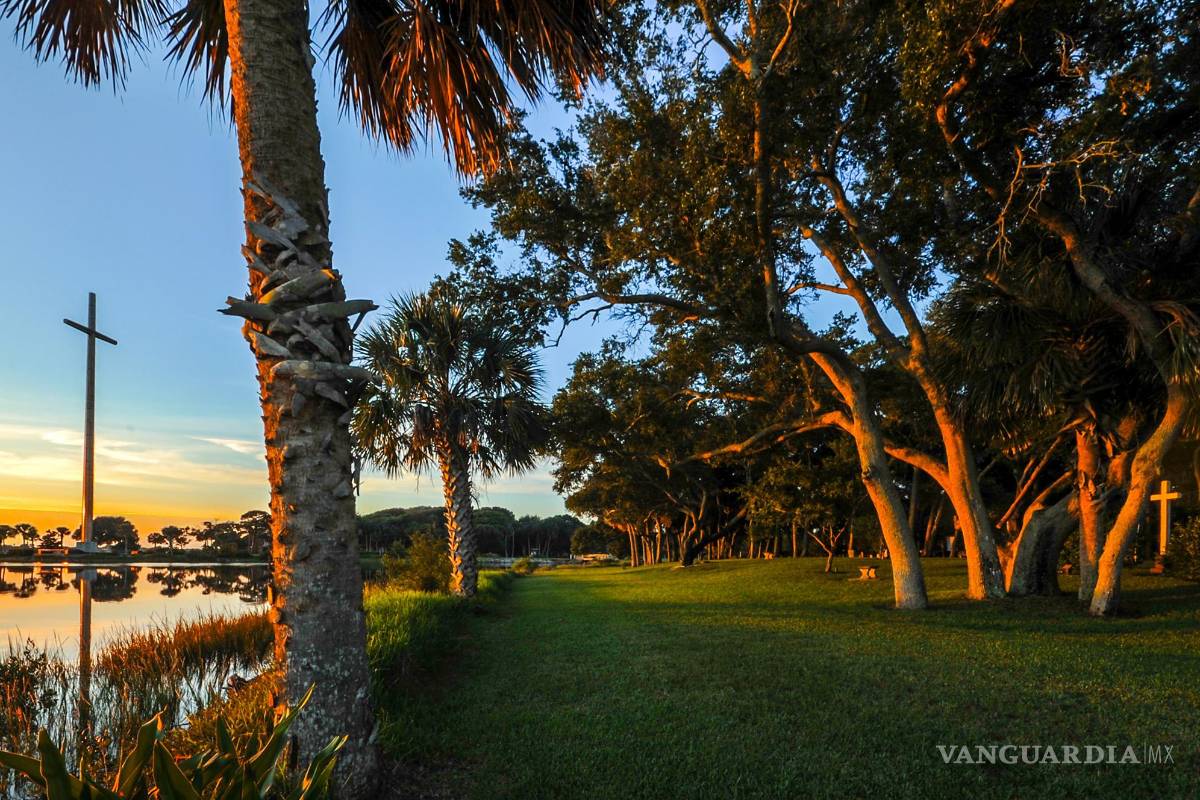 $!La Gran Cruz de acero inoxidable que se erigió en 1965 en los terrenos de la misión Nombre de Dios para festejar el 400 aniversario de San Agustín.