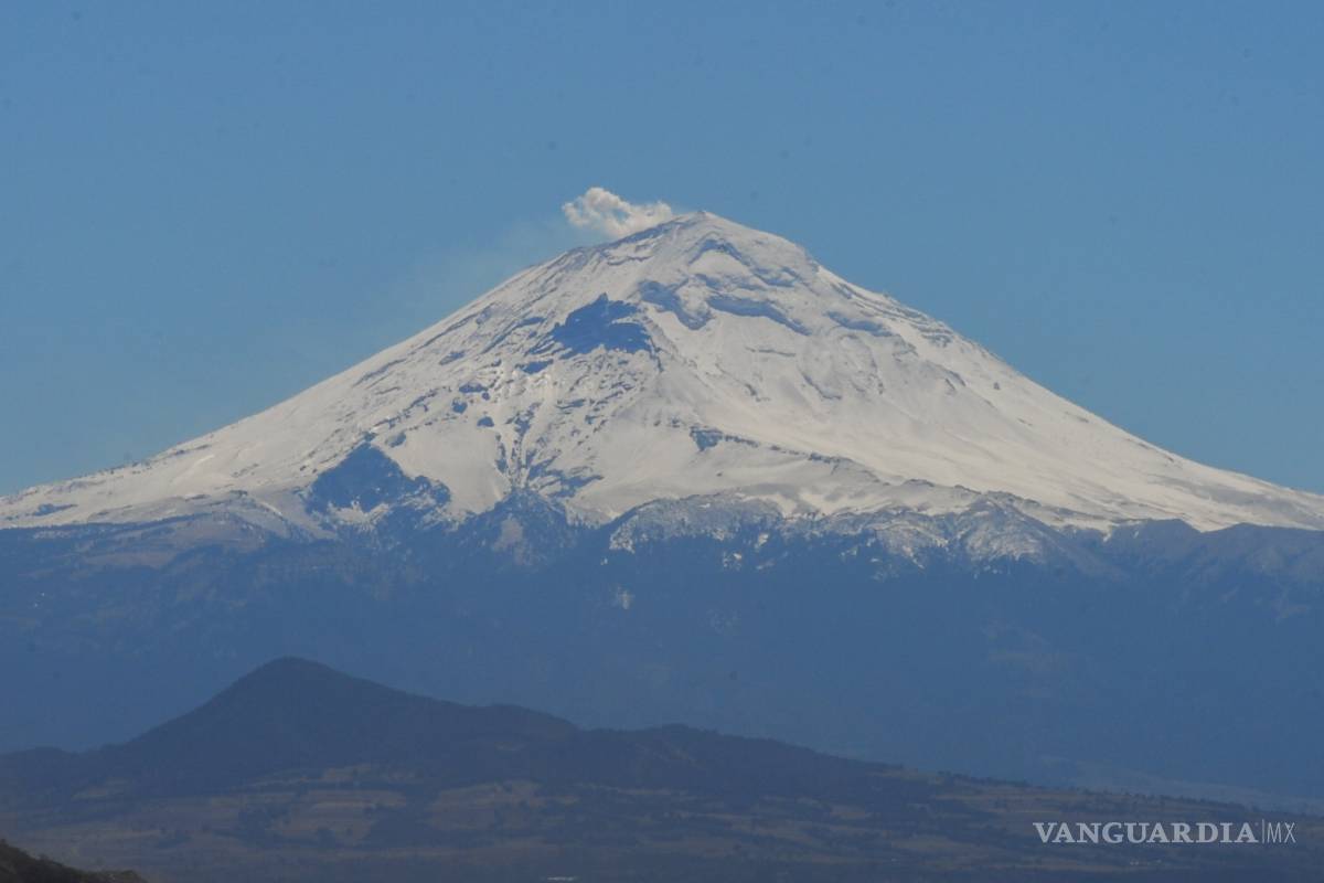 Popocatépetl emite columna de gas de mil 800 metros