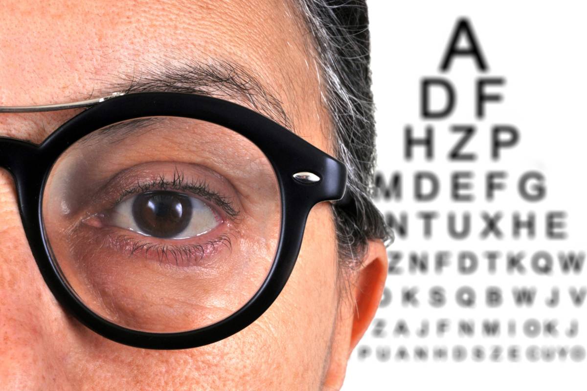 57% de mexicanos rechaza usar lentes aún si los necesita