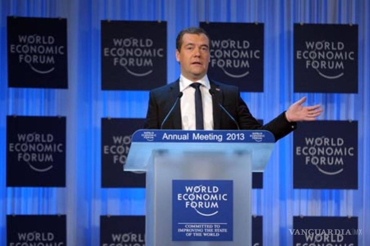 Trump ordena el envío de submarinos nucleares tras advertencias del ex presidente ruso