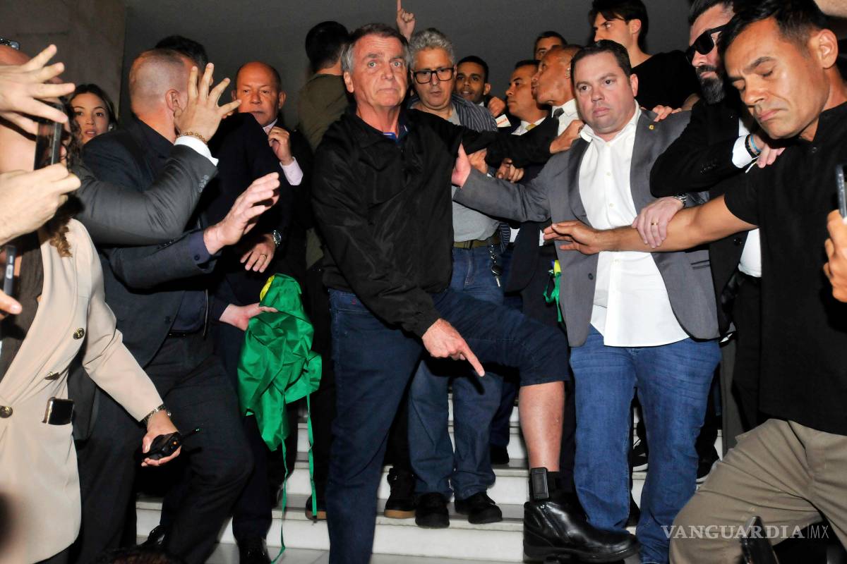 Ordenan arresto domiciliario a 10 personas por complot de Bolsonaro