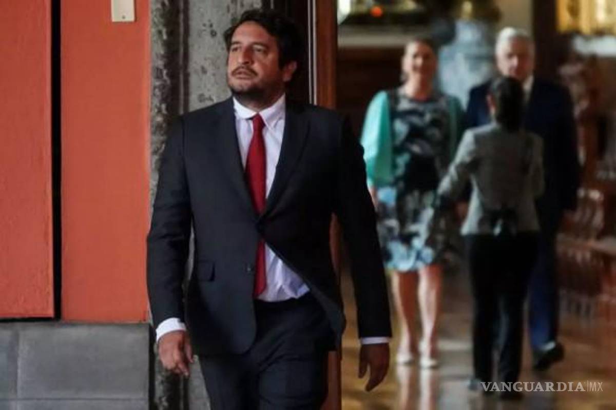 Andy López a la par de su carrera política en Morena, funda una empresa
