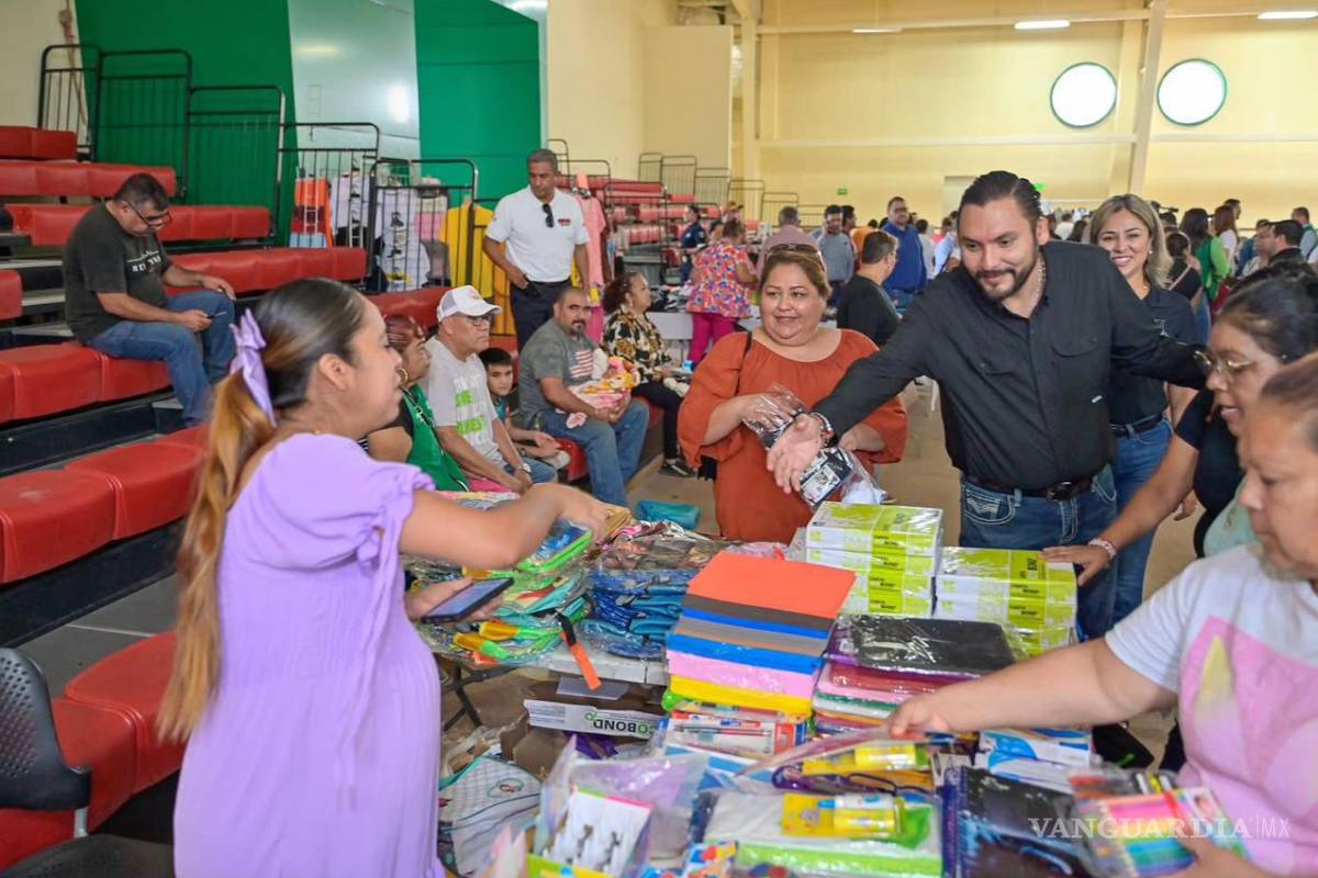 $!El municipio invierte 350 mil pesos en vales para trabajadores sindicalizados.