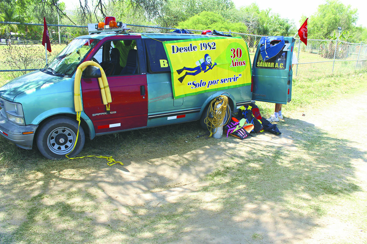 $!Los Buzos del desierto se dedican a encontrar cuerpos de personas que se ahogaron en el río o en los canales de riego