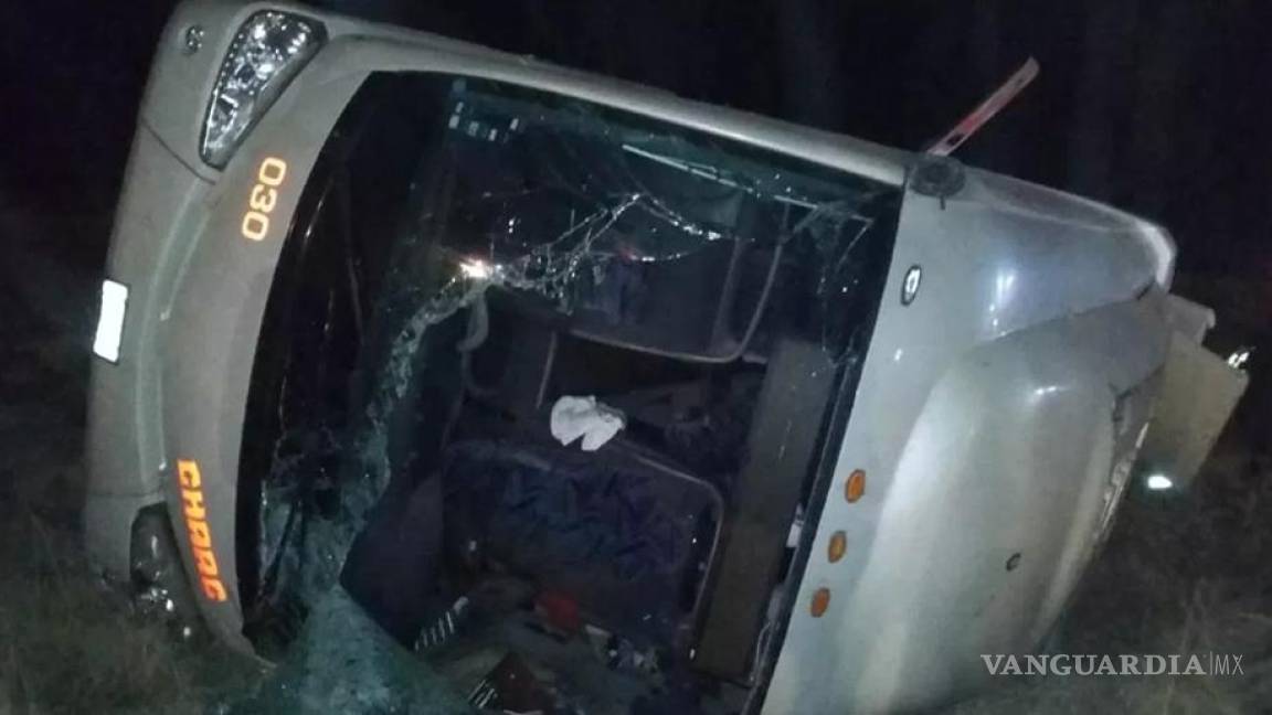 Vuelca autobús que iba a Torreón en Zacatecas, hay once muertos... en el camión viajaba porra del Santos