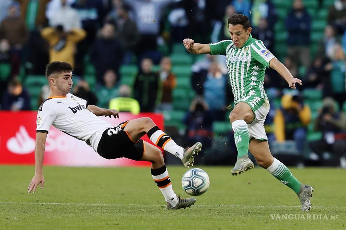 Betis con Guardado en cancha le pega al Valencia