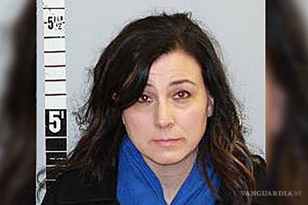 Detienen a maestra, tras declarar estudiante que habían tenido sexo